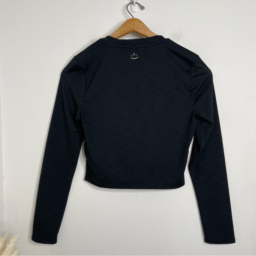 Beyond Yoga Heather Rib Groove Long Sleeve Twist Cropped Top Black Heather Sz M - Picture 4 of 16